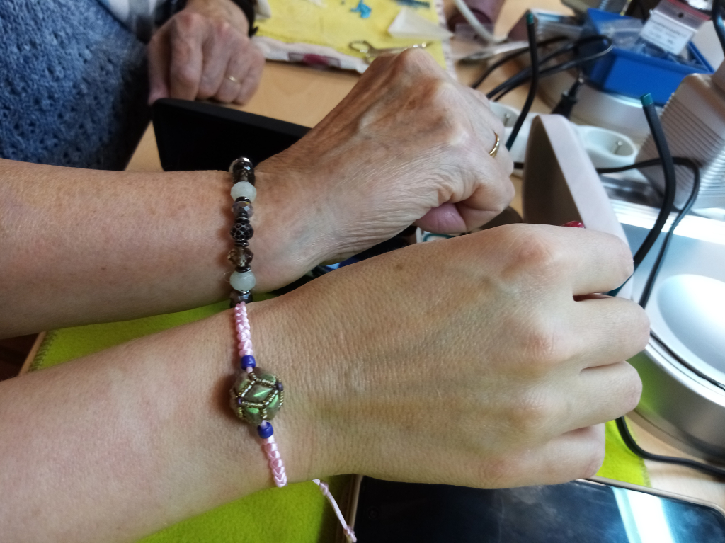 šablony-komunita 13.11.25-korálky náramky (6).jpg