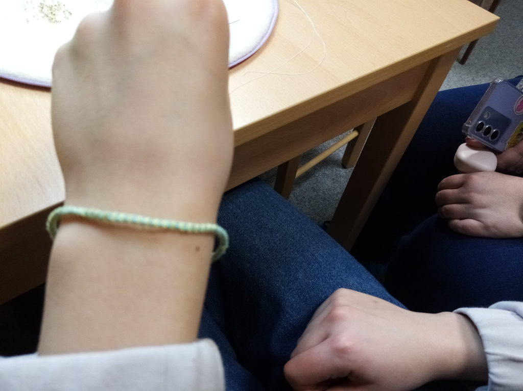 šablony-komunita 13.11.25-korálky náramky (7).jpg