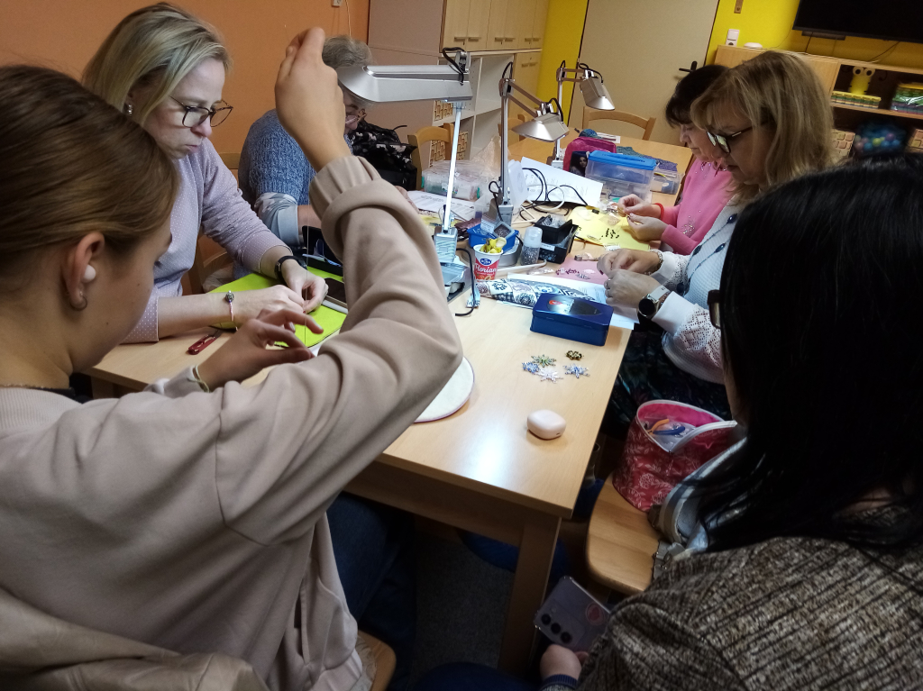 šablony-komunita 13.11.25-korálky náramky (8).jpg