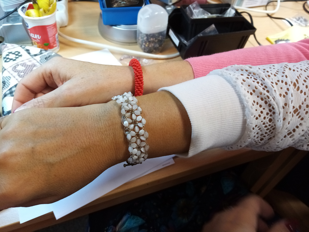 šablony-komunita 13.11.25-korálky náramky (5).jpg