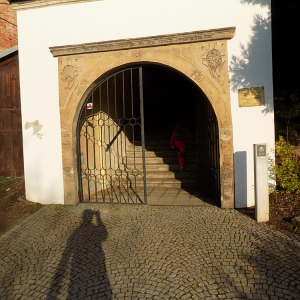 DSCN7852 vstupní portál ke schodišti.JPG